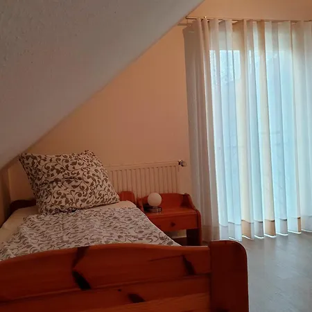 Ferienhaushaelfte Zum Plauer